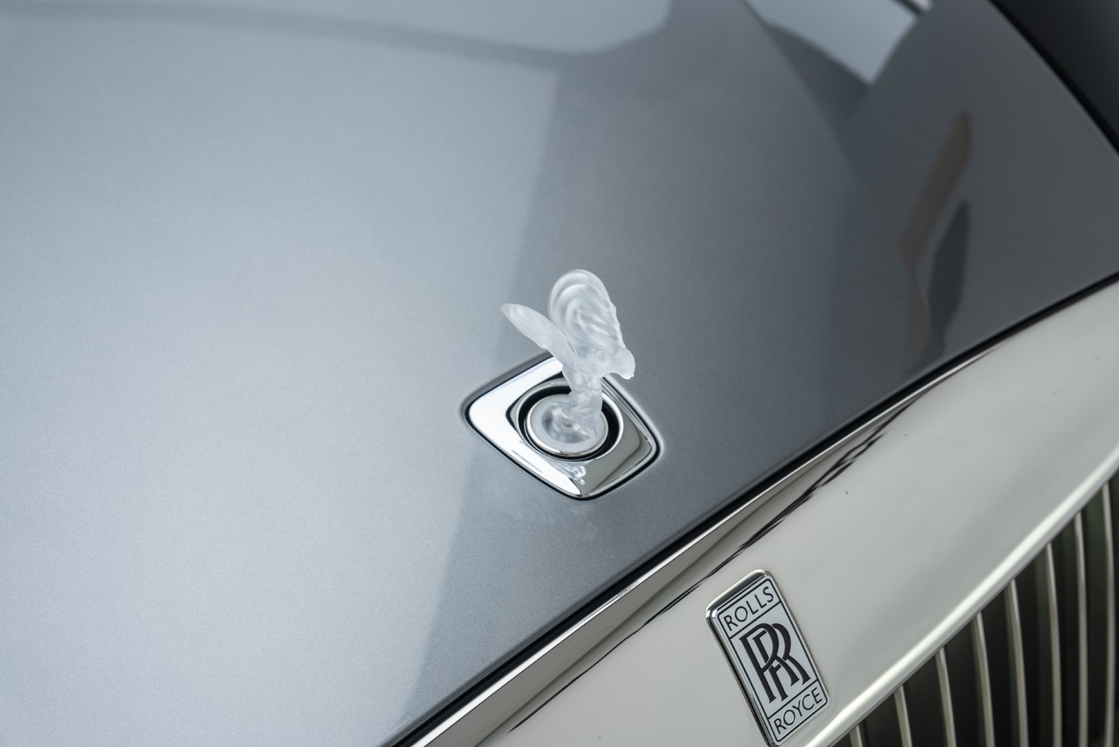 2025 ROLLS ROYCE SPECTRE. BESPOKE SOUND SYSTEM. IMMERSIVE SEATS. MAIN DEALER WARRANTY AND SERVICE.